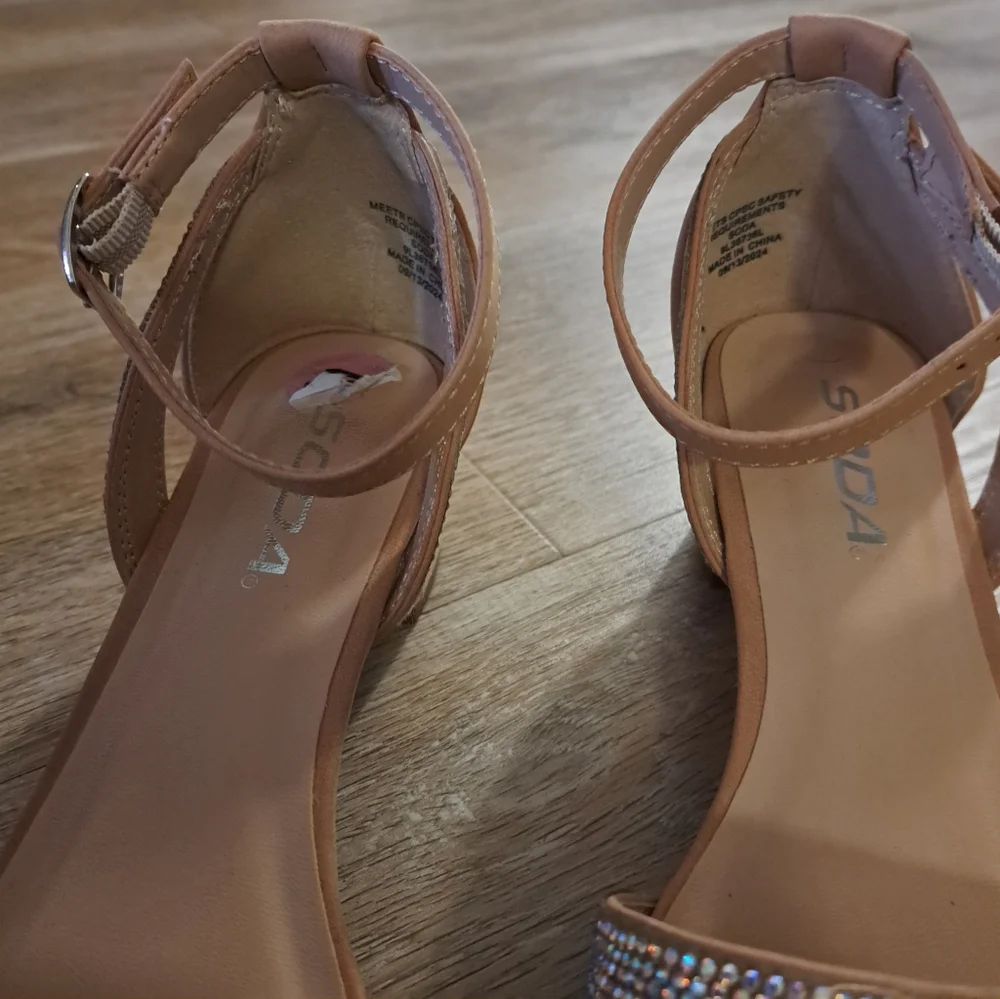 Soda ankle strap